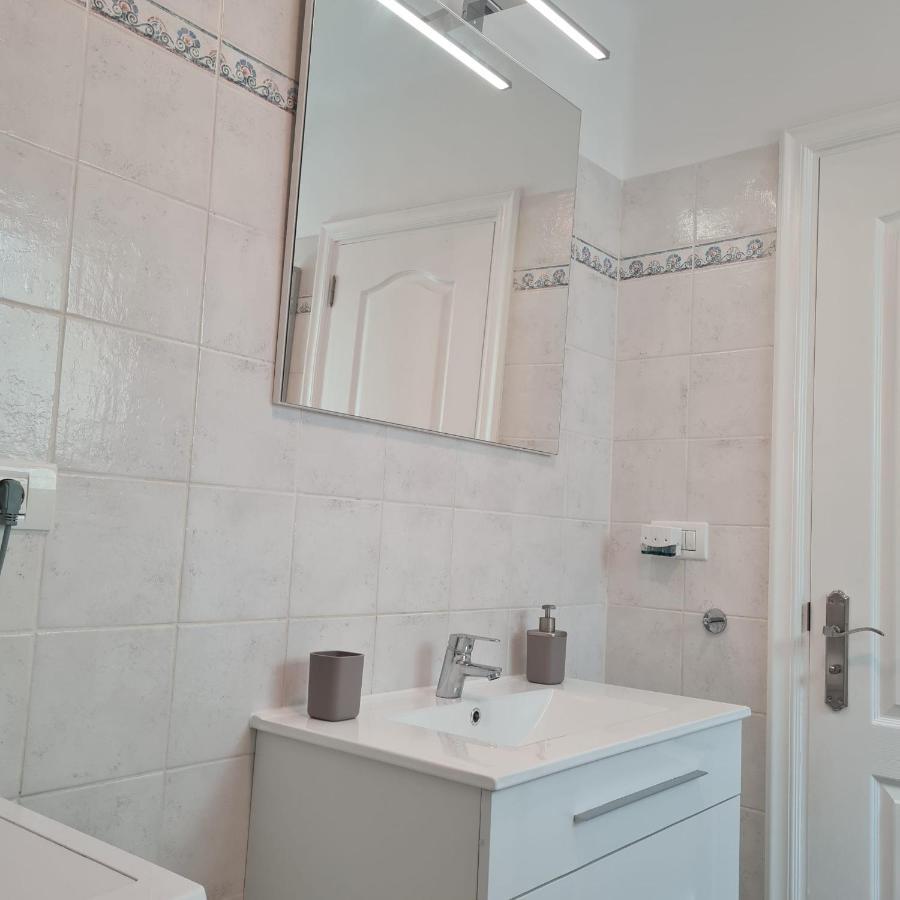 קוסטה דל סילנסיו Rocas Del Mar Holiday Apartment מראה חיצוני תמונה